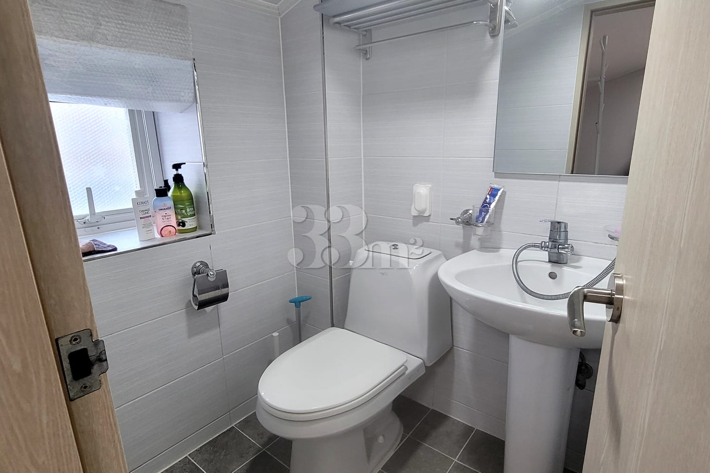 Newly built studio apartment within walking d 1th image