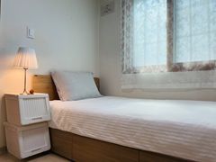 Small Rest (Women-only, Single Occupancy) 0th image