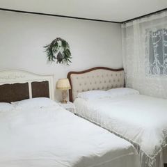 투룸/퀸침대2개/건조기 방 이미지