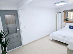 Clean, fully-equipped house 1th image