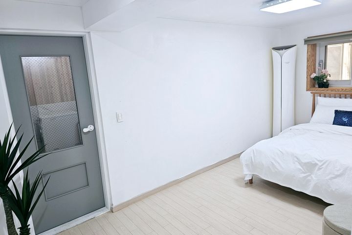 Clean, fully-equipped house 1th image