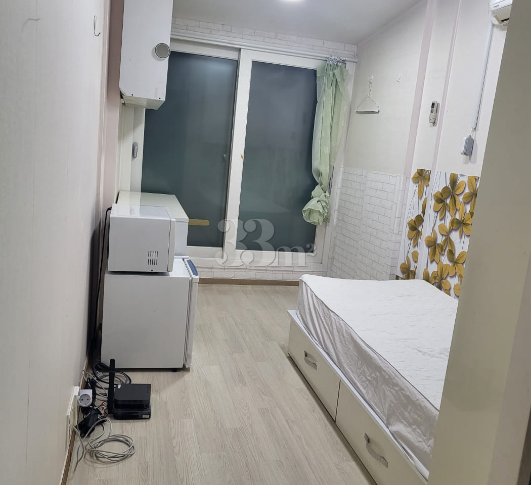 Studio Unit 544 1th image
