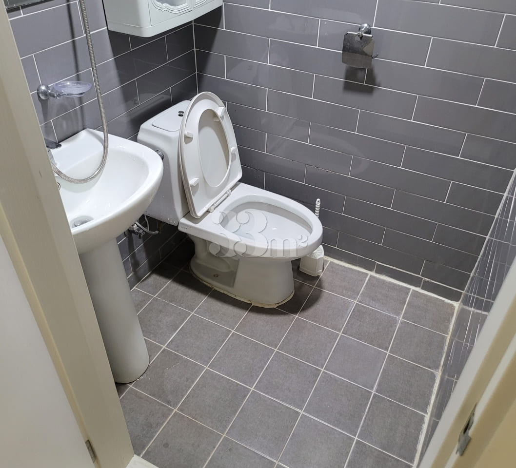202E 13th image
