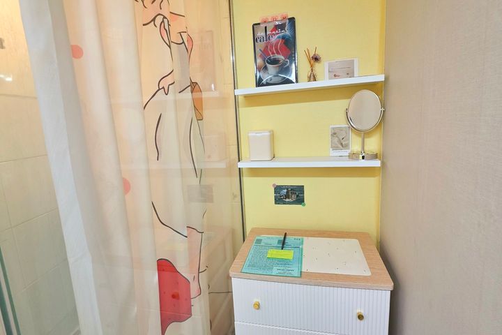 Shower room on the women-only floor 3th image