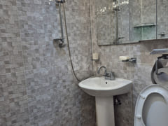 Pet-friendly, ceiling fan, queen-size bed, dr 13th image
