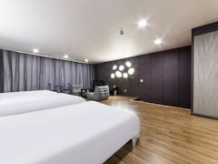 VVIP Duplex Rooftop 501 7th image