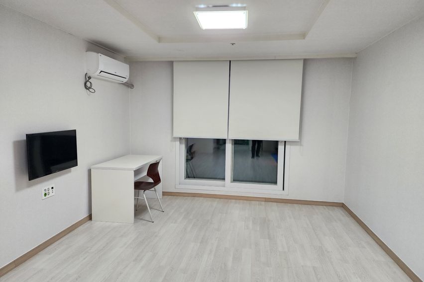 넓은 테라스를 품은 방