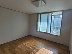 An apartment with incredible airflow 3th image
