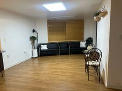 Clean three-room apartment in Wadong 3th image