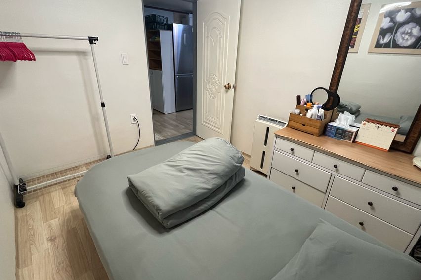 Amistad Two-Room 5th image