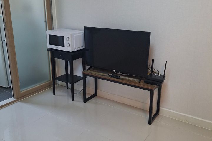Room 202 6th image
