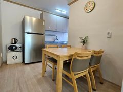 Accommodation next to Songjeong Beach Pine Fo 4th image