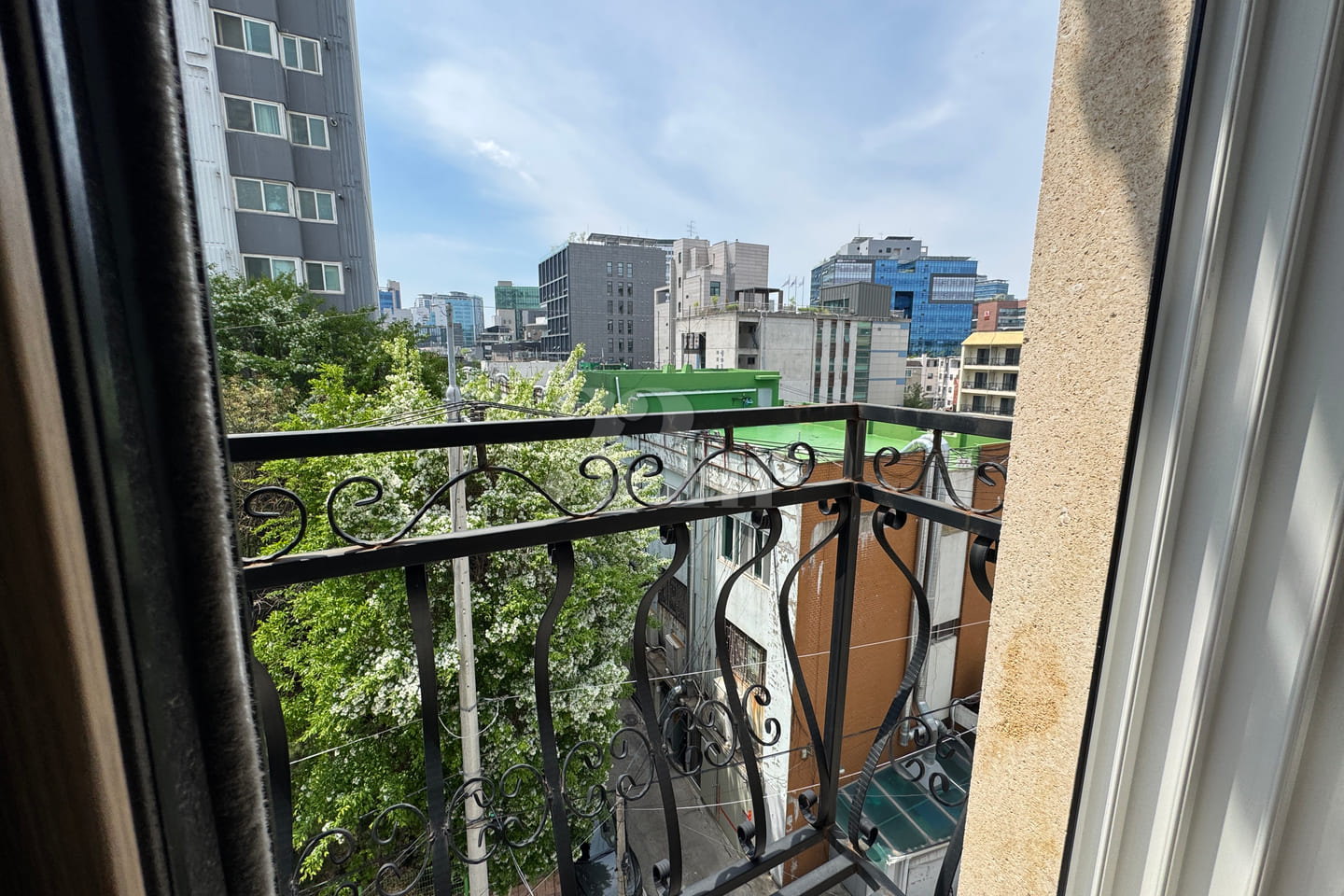 Living in a 23-pyeong Home During Peak Cherry 3th image