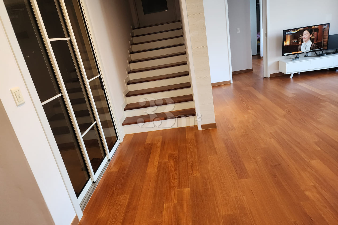 A clean house with good natural light. 8th image