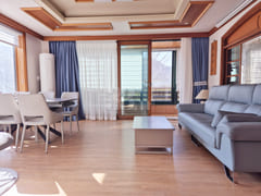 Spacious 3-bedroom villa with mountain views 9th image