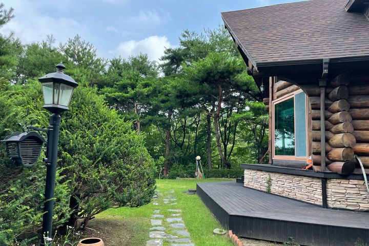 산속 마당넓은 통나무집 4번째 이미지