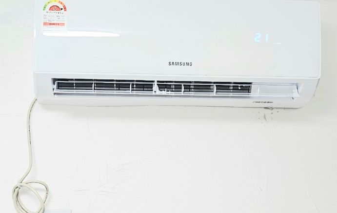 Clean white and gray studio apartment 9th image
