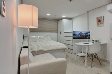 1-minute walk from Sillim Station, newly buil