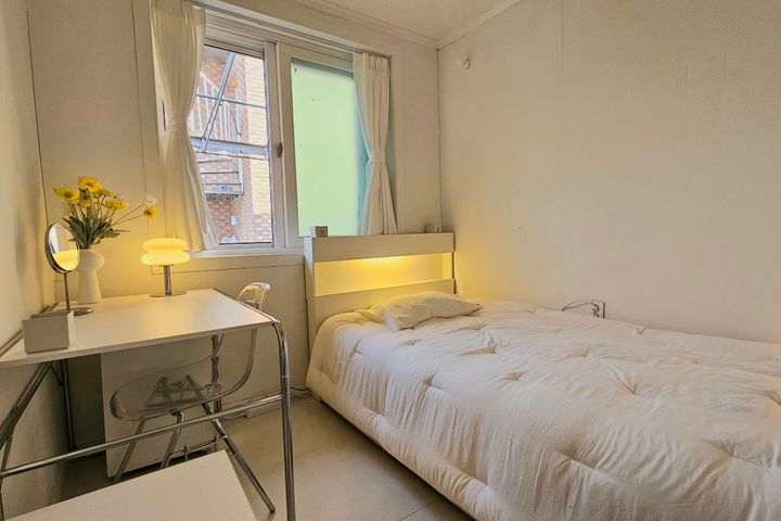 Middle Room B 1th image