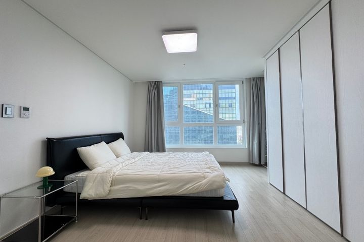 Newly remodeled, fully furnished, 3 rooms 0th image