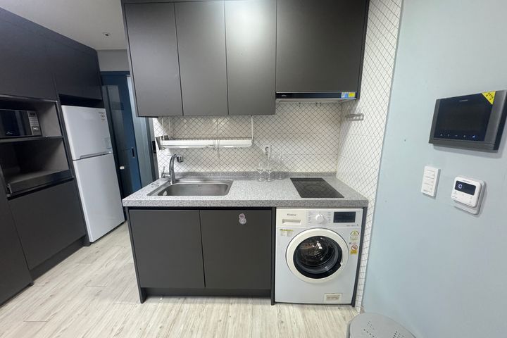 Quiet studio apartment near Oncheonjang Stati 2th image