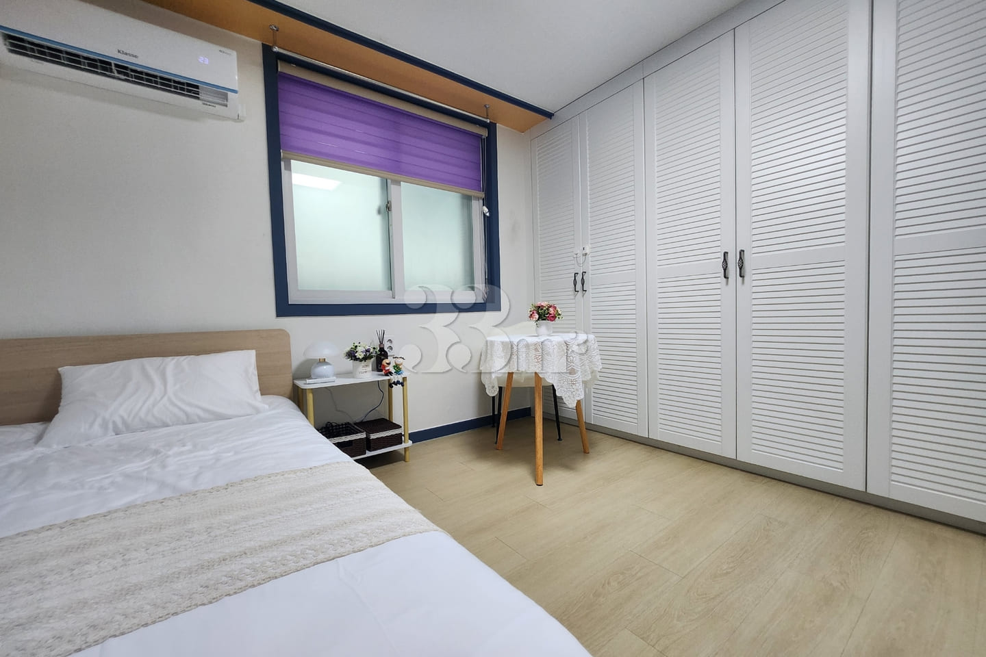 Room 203 18th image
