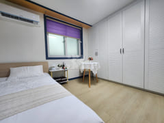 Room 203 18th image
