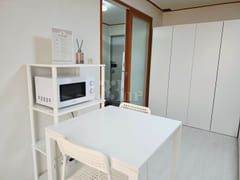 Dujeong-dong, spacious room with 1 queen bed 4th image