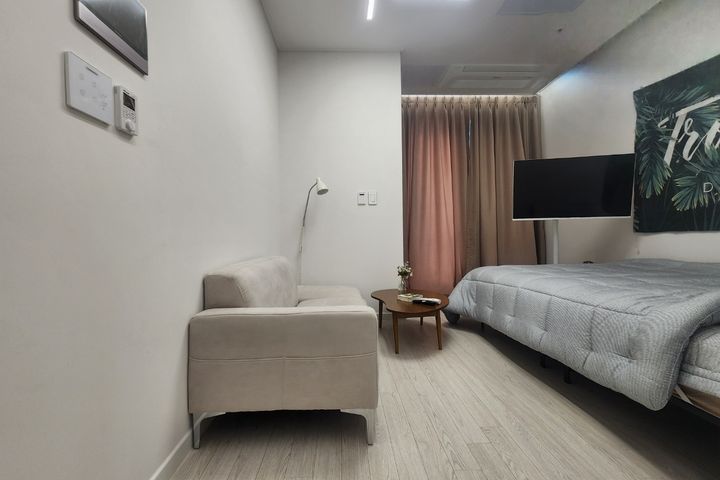 J2๐Fully-furnished Studio Apartment with a G 3th image