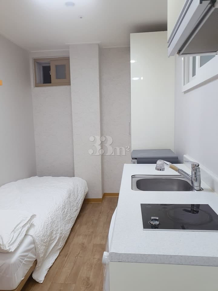 Single Room Central Stay 317 5th image