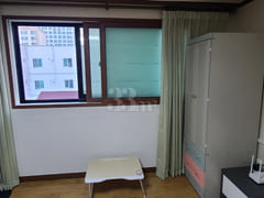 Nuriel Studio, Unit 402 8th image