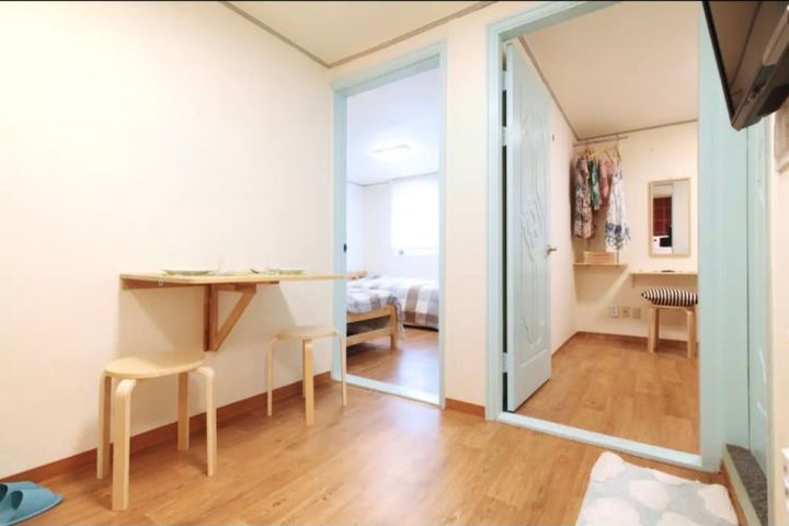 Two-room apartment, 5-minute walk from Seoul  2th image