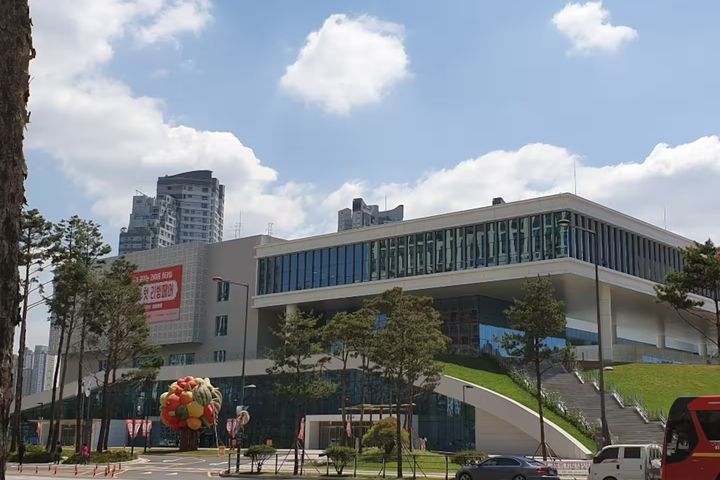 Fully furnished studio apartment in Gwanggyo, 18th image