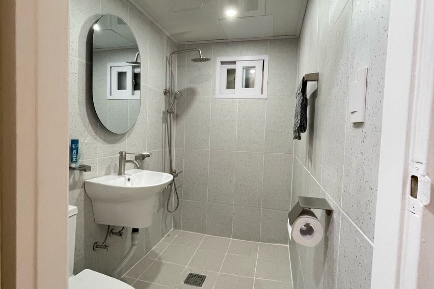 Room 201/Separate room/2 beds 1th image