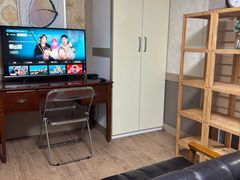 Large studio apartment near the subway statio 0th image