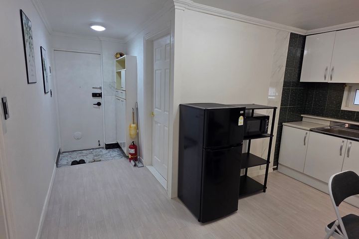 Fully renovated two-room unit in Dowon-dong 14th image