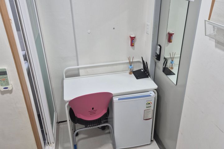 Hyehwa Studio Apartment with Individual Air C 1th image