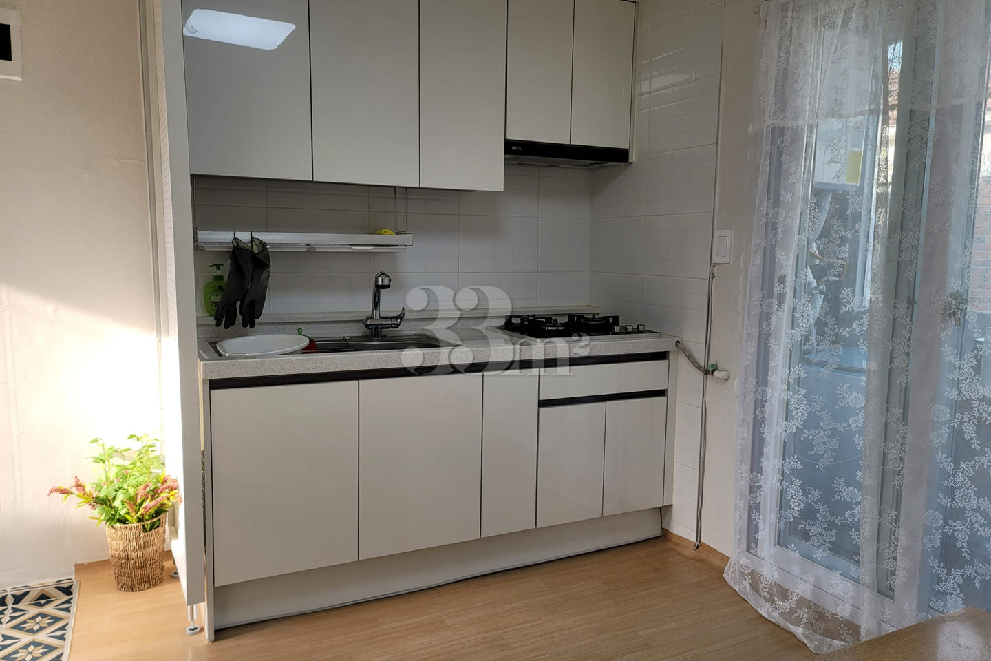 4. Fully renovated, 2 rooms with good natural 10th image