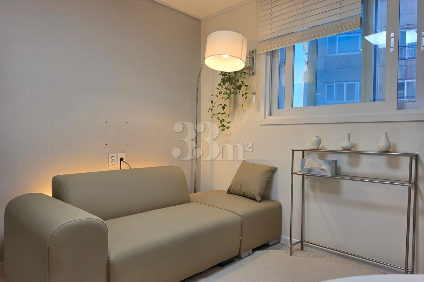 Mid-century room at Geumgok Station 1th image