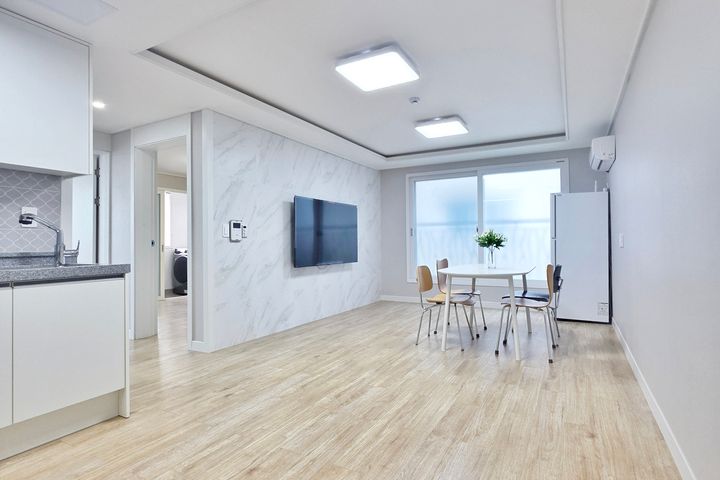 Newly Built 3-Room Unit 202 in Yeosu 2th image