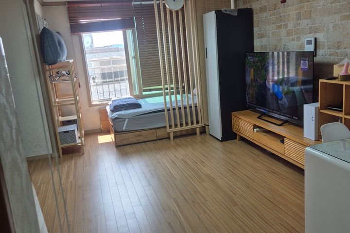 Fully furnished 15-pyeong officetel 1th image