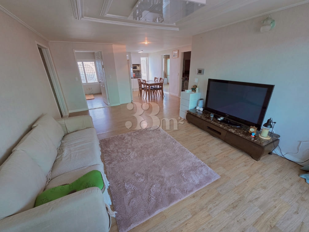Fully furnished / Prime location / 3 bedrooms 3th image