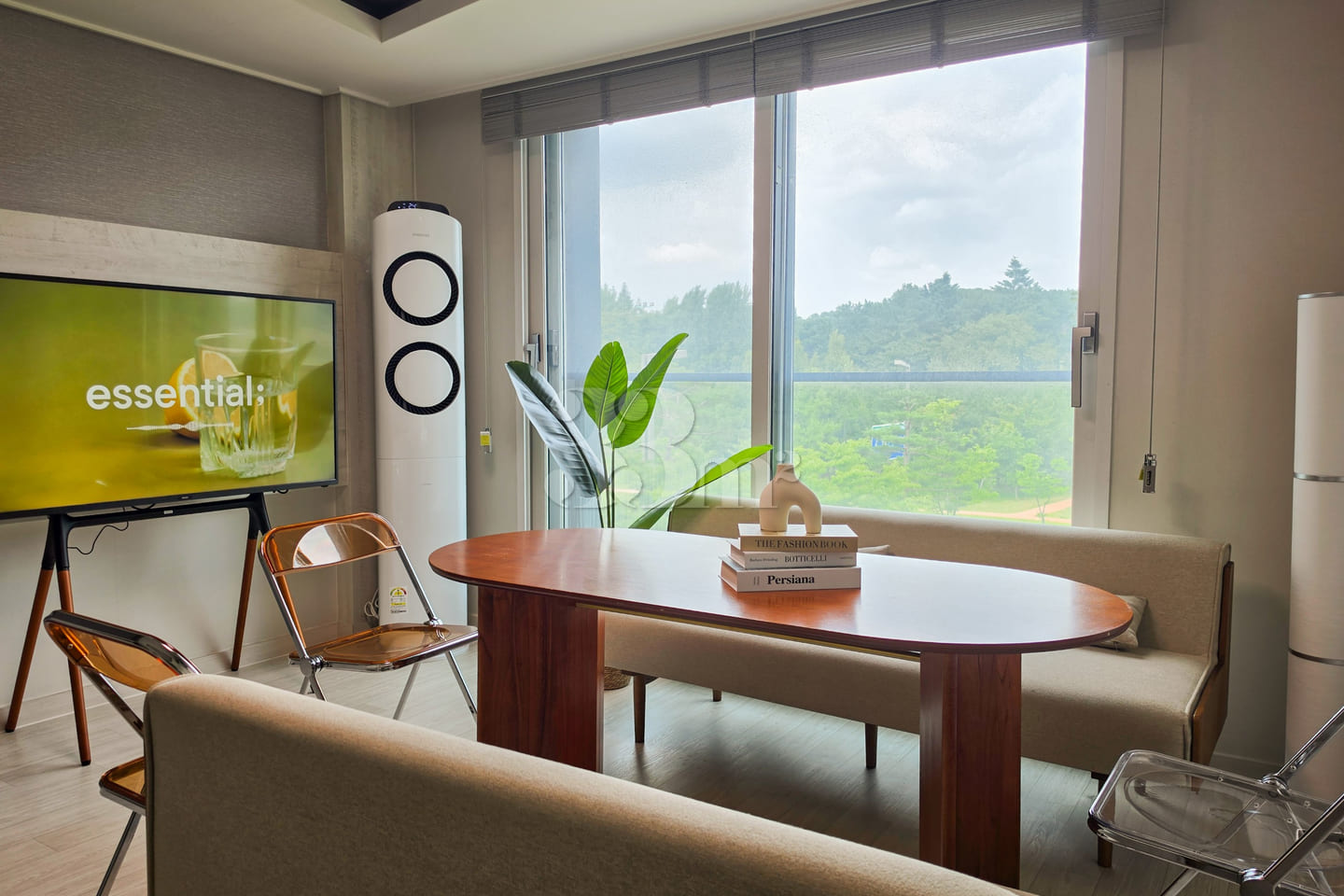 3-Room Unit in Sinlicheon Cafe Street 0th image