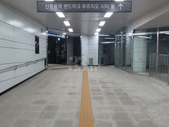 Free parking at Sinjung-dong Station (31st fl 17th image