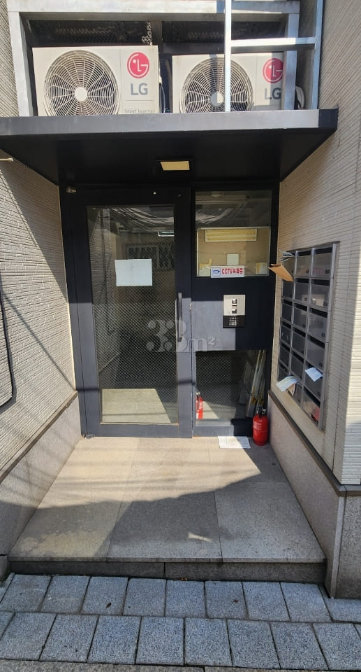 Studio apartment within walking distance of J 9th image