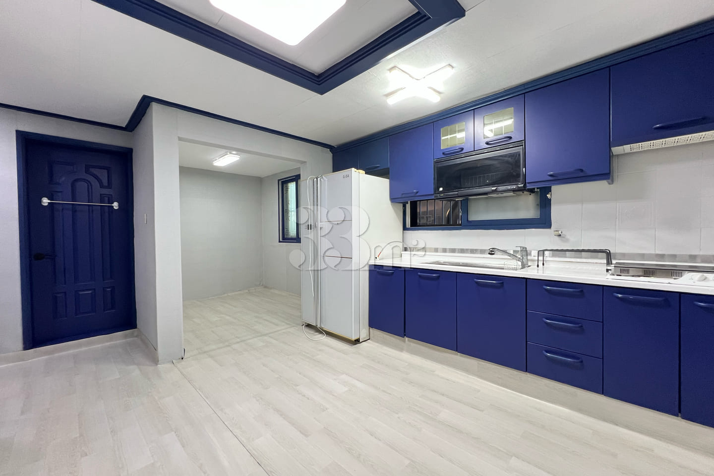 Sunny two-bedroom apartment near the subway s 0th image