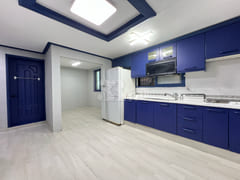 Sunny two-bedroom apartment near the subway s 0th image