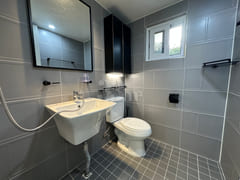 Hotel-style White Room Fully Furnished 9th image