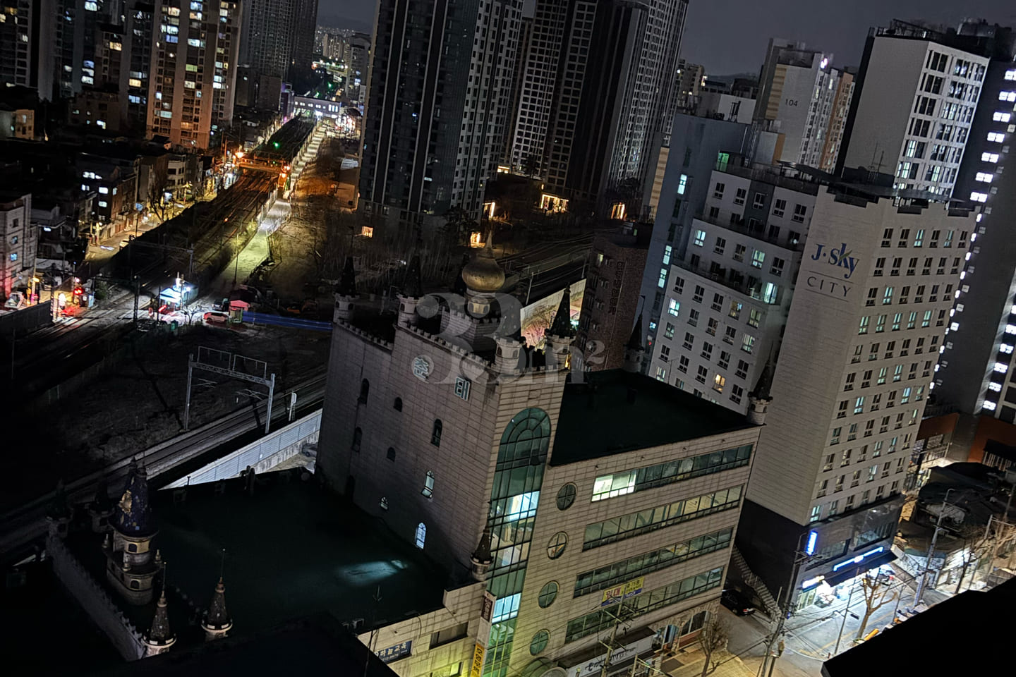 Loft-style officetel near Hoegi Station 12th image