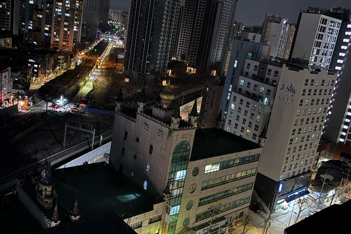 Loft-style officetel near Hoegi Station 12th image